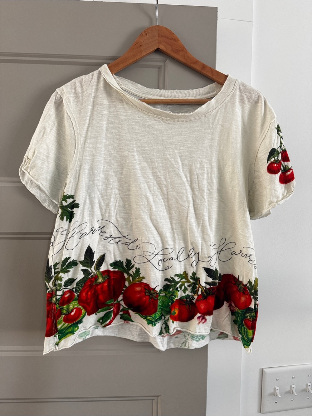 Anthro Maeve Women's Cream Short-Sleeve Tomato Print Top